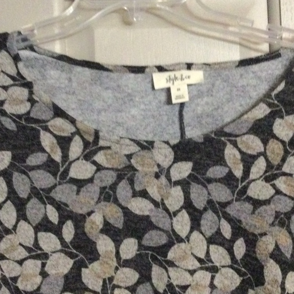 Pretty Sweater - Picture 3 of 3